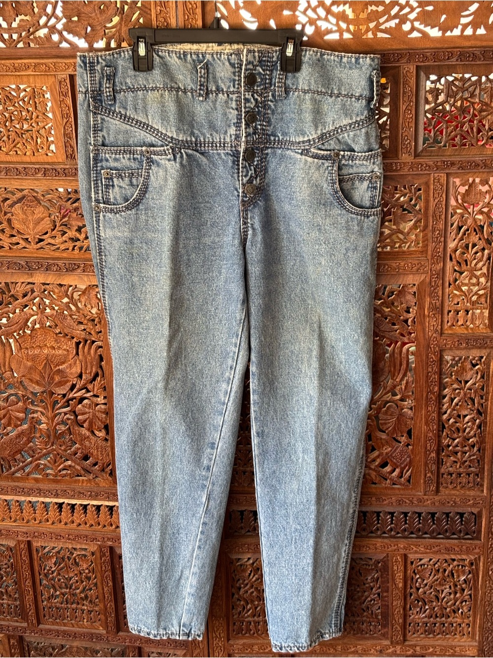 Vintage NO! High-Rise Light Wash Women's Jeans - Classic Button-Fly